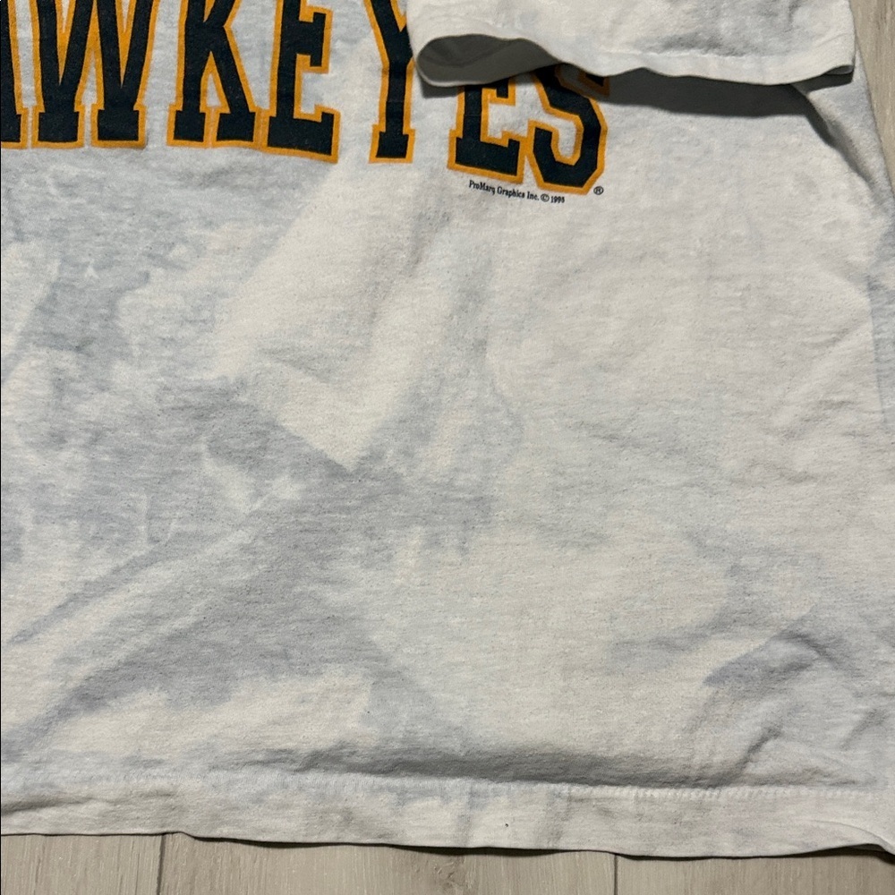 Approx Men’s Large Iowa Hawkeyes Crewneck T-Shirt 26 “ long (collar to hem) - Picture 4 of 5